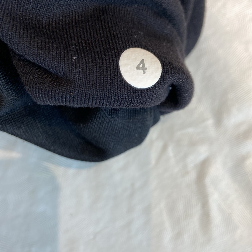 Lululemon cropped Scrunched Sides Size 4 - Picture 9 of 11